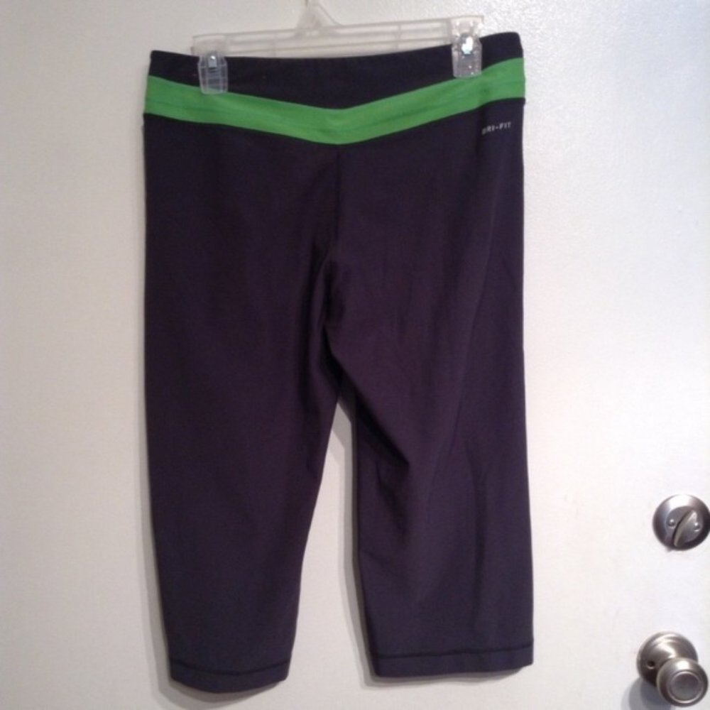 NIKE Dri-Fit Cropped Athletic Athleisure Pants Size Medium - Picture 2 of 3